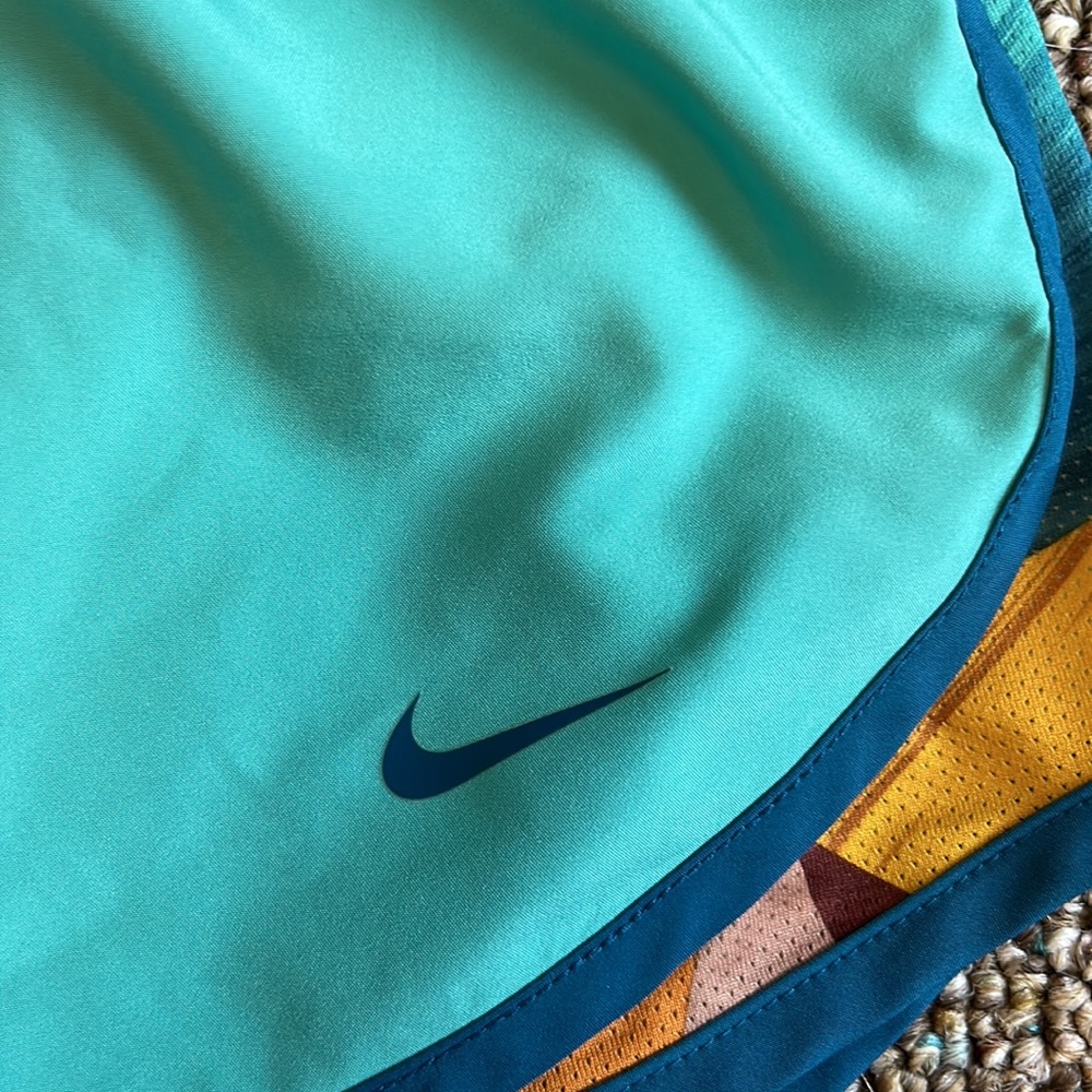 Nike tempo shorts - Picture 2 of 4